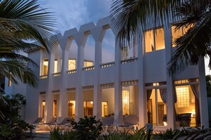Exterior - Magnificent Beachfront villa designed by renowned architect in South Akumal. (Akumal)