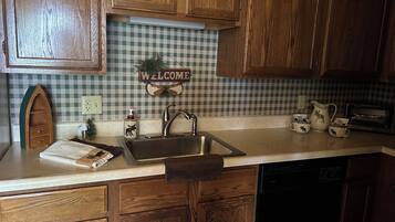 Fridge, microwave, stovetop, dishwasher