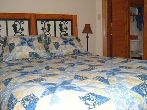 2 bedrooms, desk, iron/ironing board, free WiFi - CEDAR CREST CABIN NEAR DOUGLAS LAKE. 30 MILES AWAY FROM GATLIN BURG.   (NEWPORT)