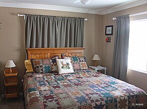 2 habitaciones, tabla de planchar con plancha y cuna de viaje