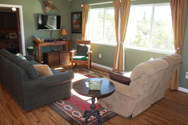 Smart TV, books - Private Retreat in the Rocky Mountain Front with a Million Dollar View (Choteau)