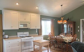 Fridge, microwave, oven, stovetop - Private Retreat in the Rocky Mountain Front with a Million Dollar View (Choteau)