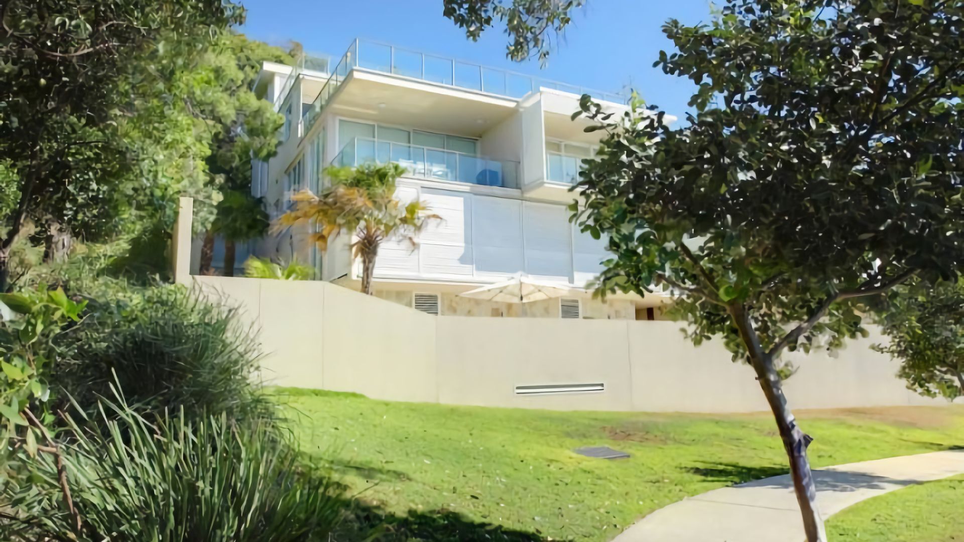 Ocean View 1 - Rainbow Beach. Luxury With Unrivalled Views. Stunning views. — image 25