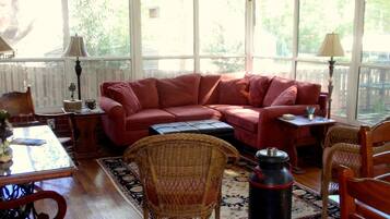 Smart TV, fireplace, DVD player