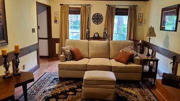 Smart TV, fireplace, DVD player