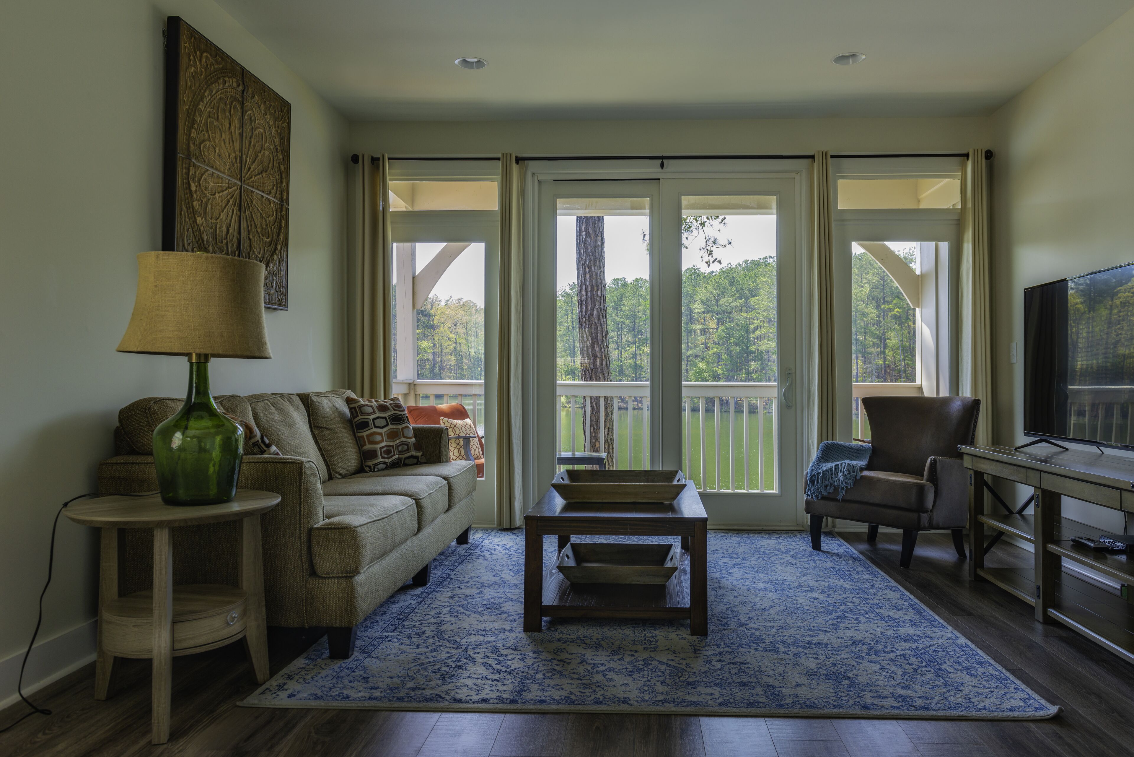 Foxhall Resort Luxury Villa on Lake Located 25 Minutes from Airport