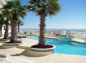 Piscina coperta, una piscina riscaldata