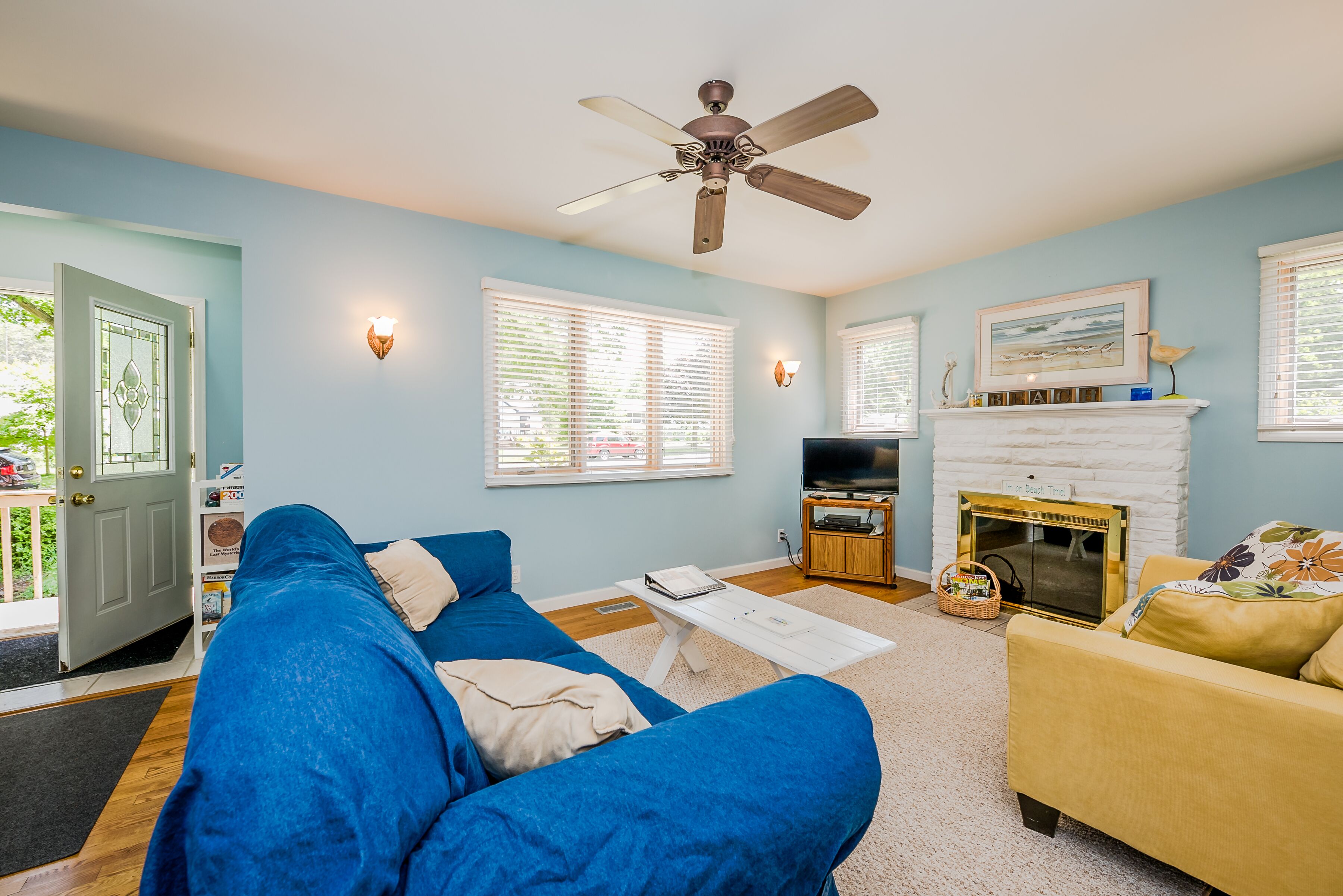 Immaculately clean, relaxing retreat convenient to the best of Harbor Country!