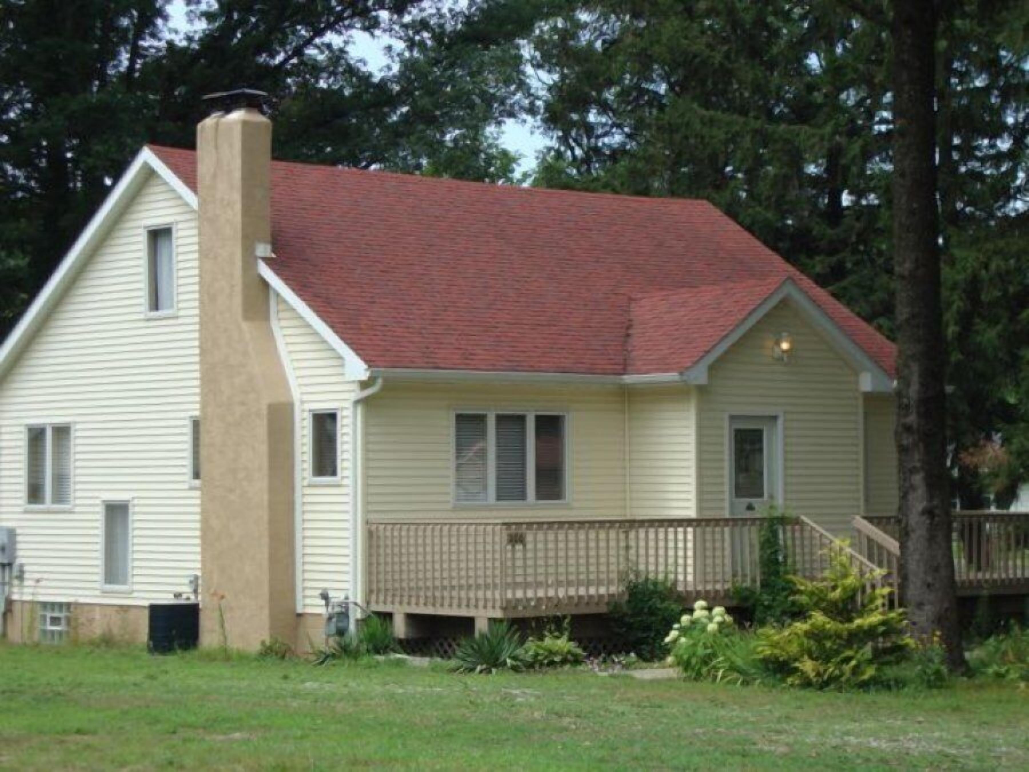 Immaculately clean, relaxing retreat convenient to the best of Harbor Country!