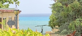 Prestigiosa casa de Atlantic Shores cerca de Surf, playa y Oistins