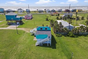 Exterior - Beautiful updated beach house (Galveston)