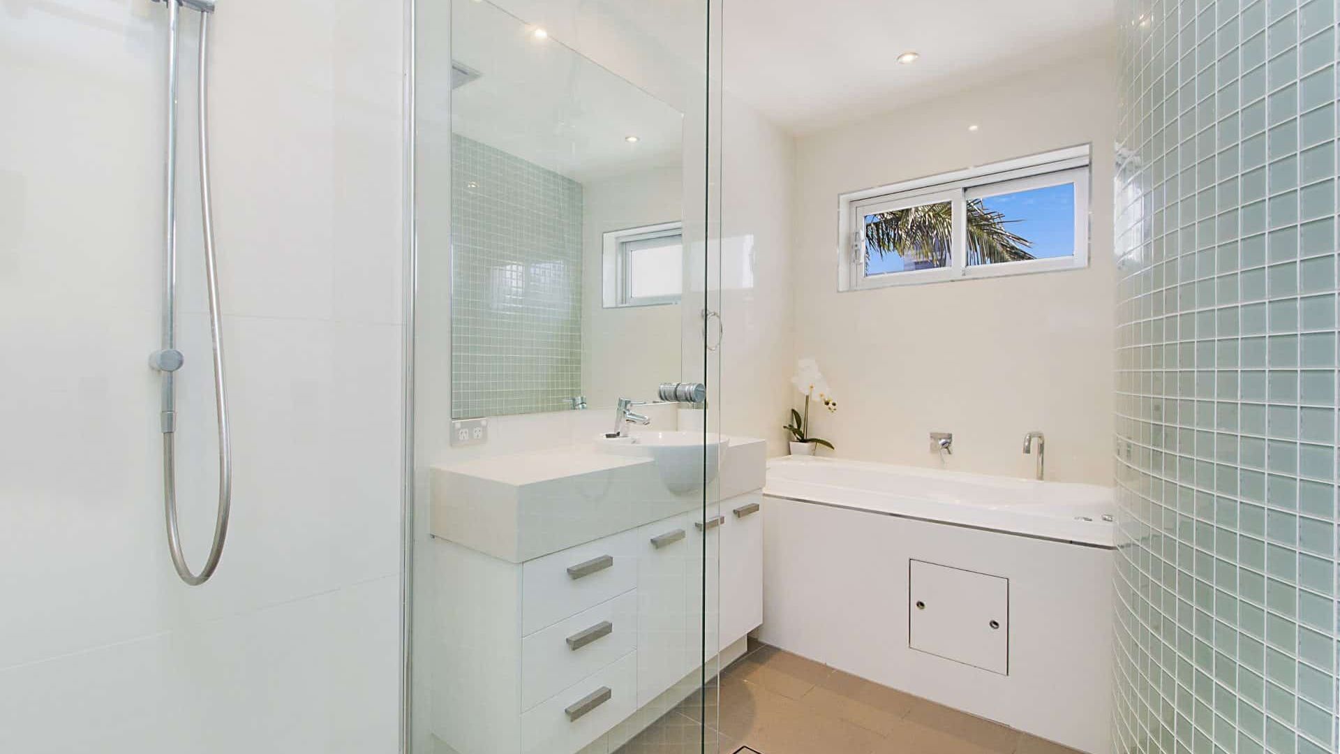 Rainbow Bay Villa - Spacious and Luxurious — image 17