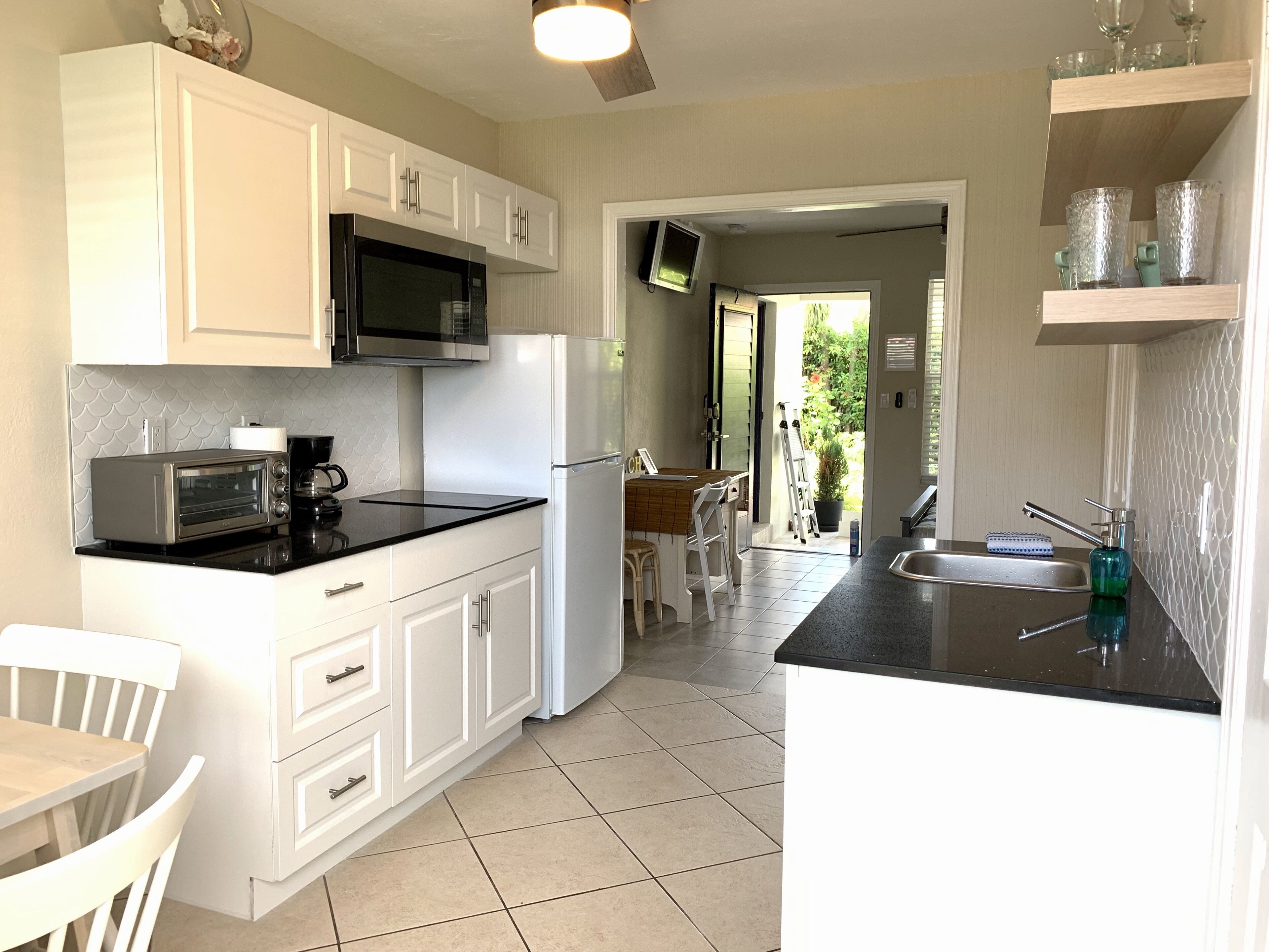 THE BUSH HOUSE - Premium House for 2 1BR 1BA Studio