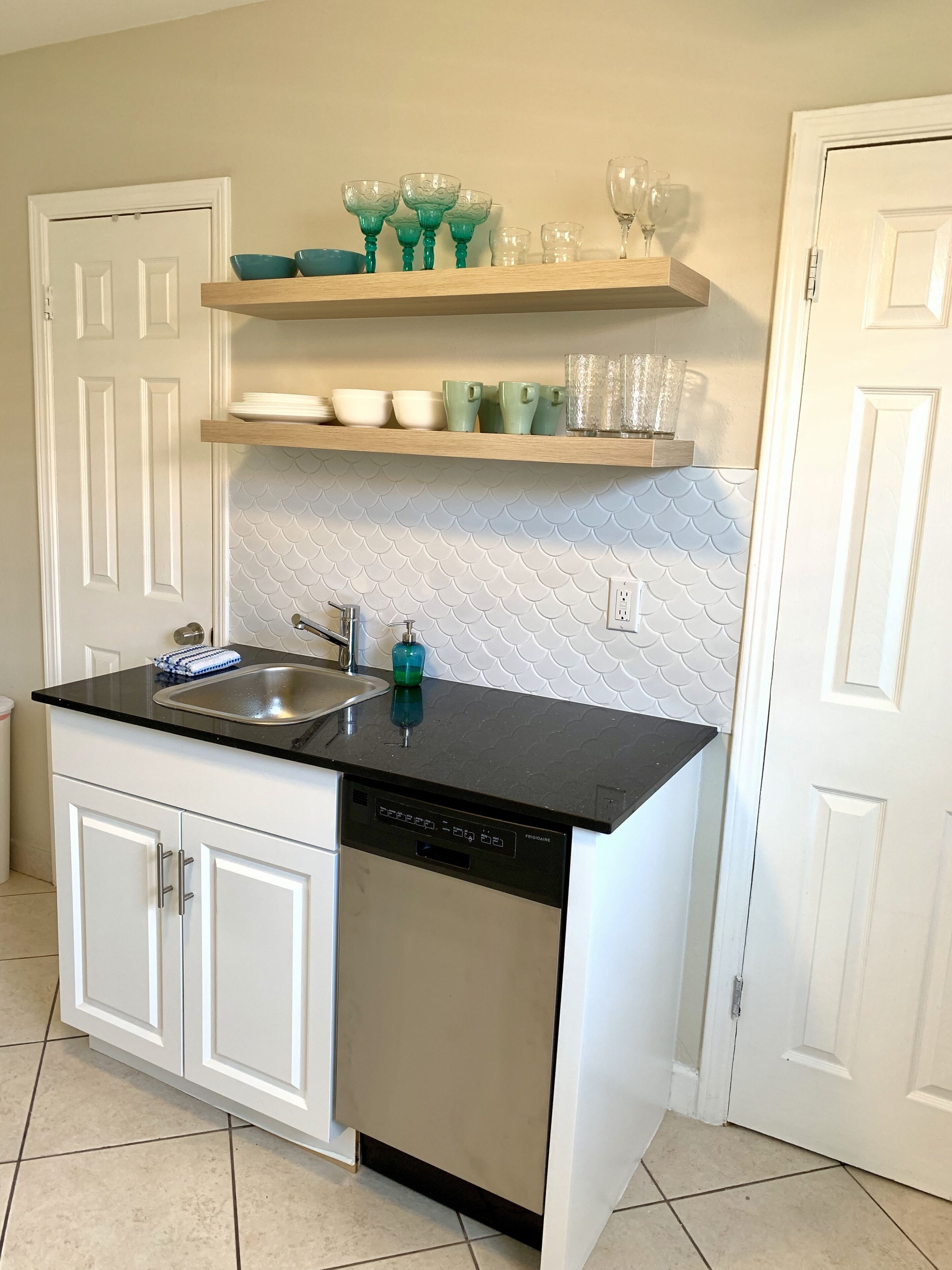 THE BUSH HOUSE - Premium House for 2 1BR 1BA Studio