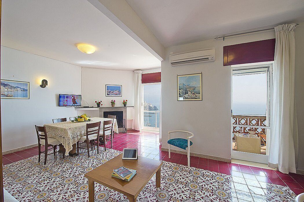 Casa Costabella: A cozy and welcoming apartment located on the high coast in front of the sea, with Free WI-FI.