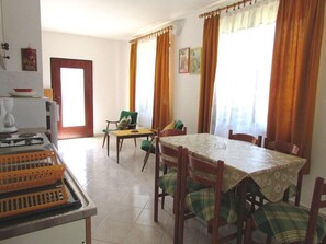 Fridge, oven, stovetop, coffee/tea maker - Large family apartment on a great location - Plaiska 1 (Umag)