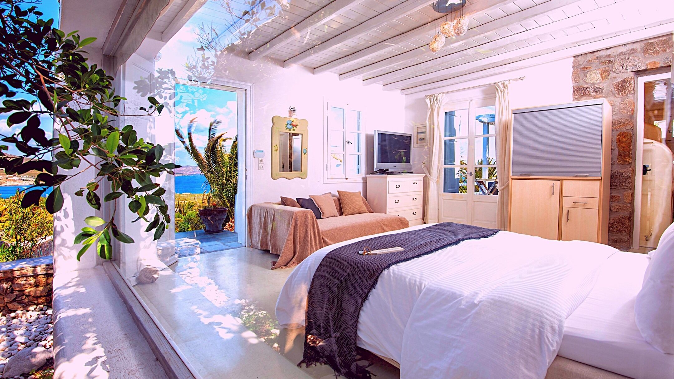 6 makuuhuonetta, silitysrauta/-lauta, ilmainen Wi-Fi, vuodevaatteet