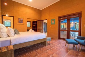 4 bedrooms, desk, iron/ironing board, WiFi