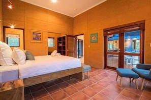 6 habitaciones, tabla de planchar con plancha, wifi y ropa de cama 
