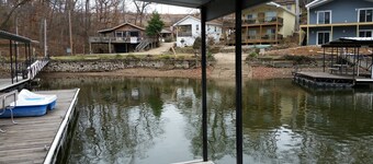 Propiedad frente al lago 3BR / 2BA recientemente remodelada, deslizamiento de barco.