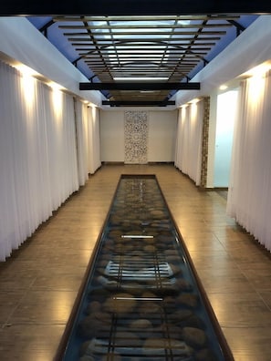 Couples treatment rooms, sauna, steam room, body treatments, body wraps