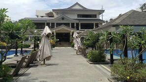 Pool - 2 BEDROOM (RHAPSODY-MUNTINLUPA-62 SQM (Parañaque)
