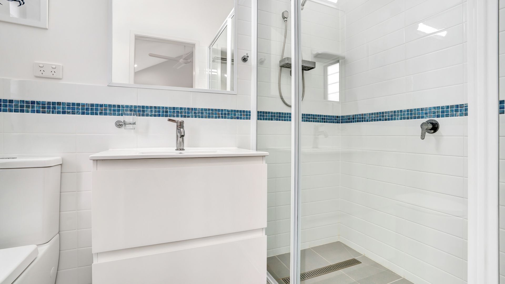 7 Naiad Court - Rainbow Shores. Swimming Pool and Walk To Beach. Aircon. Wi-Fi. — image 11