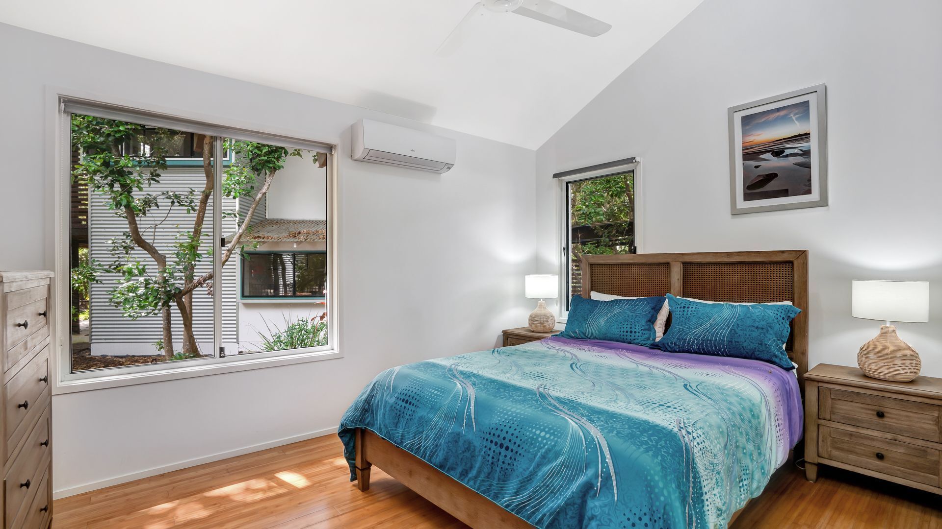 7 Naiad Court - Rainbow Shores. Swimming Pool and Walk To Beach. Aircon. Wi-Fi. — image 8