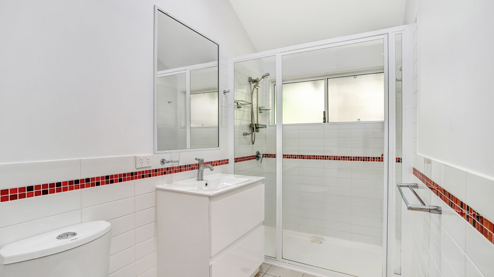 7 Naiad Court - Rainbow Shores. Swimming Pool and Walk To Beach. Aircon. Wi-Fi. — image 13