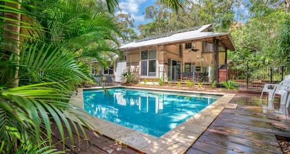 7 Naiad Court - Rainbow Shores. Swimming Pool and Walk To Beach. Aircon. Wi-Fi.