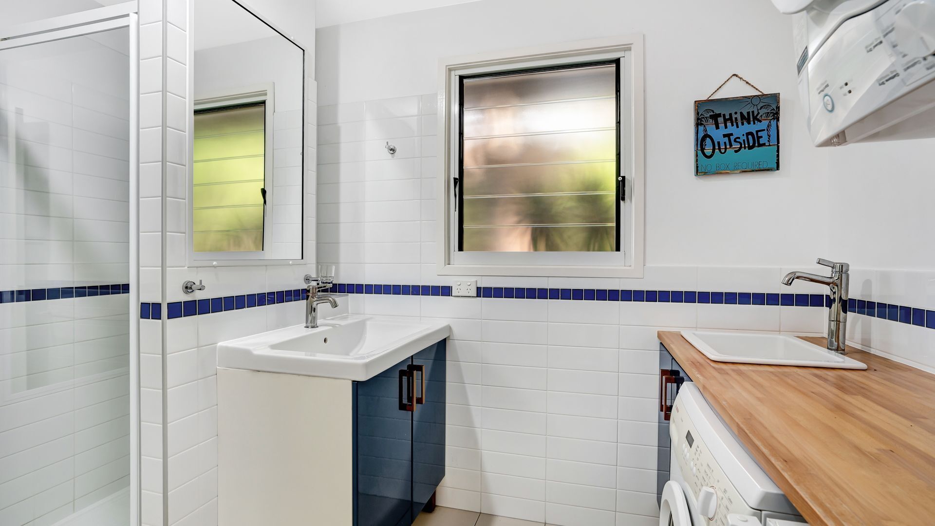 7 Naiad Court - Rainbow Shores. Swimming Pool and Walk To Beach. Aircon. Wi-Fi. — image 9
