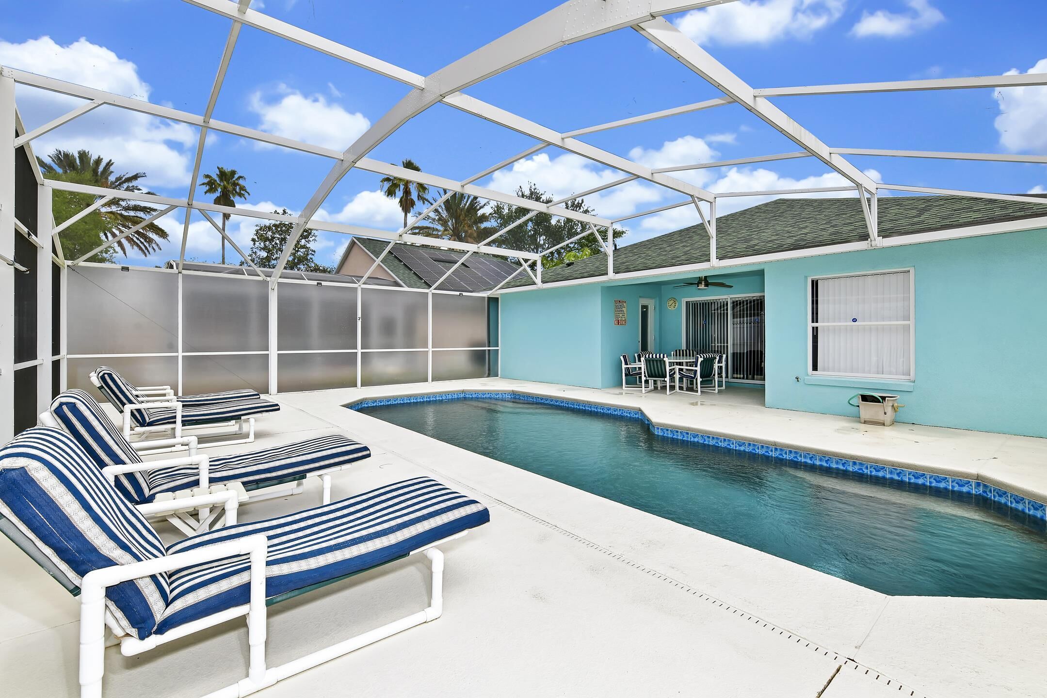 Large Home With Private South Facing Pool- 20 Mins from Disney & Universal