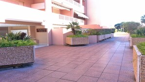A hotel entrance with a sign reading "LE VICTORIA Entrée A". - Apartment for 4 people – Sea view – Air conditioning – Downtown – Sainte Maxime (STE MAXIME)