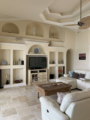 TV, DVD player, books, music library - Luxury Villa Pleasure Cape Coral * German Rental * (Cape Coral)
