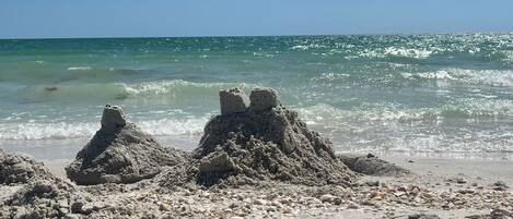 Liegestühle, Strandtücher