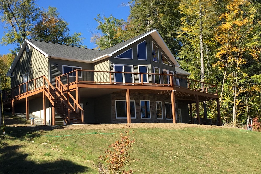 Peaceful Sunrise ~ Scenic Lakefront Retreat
