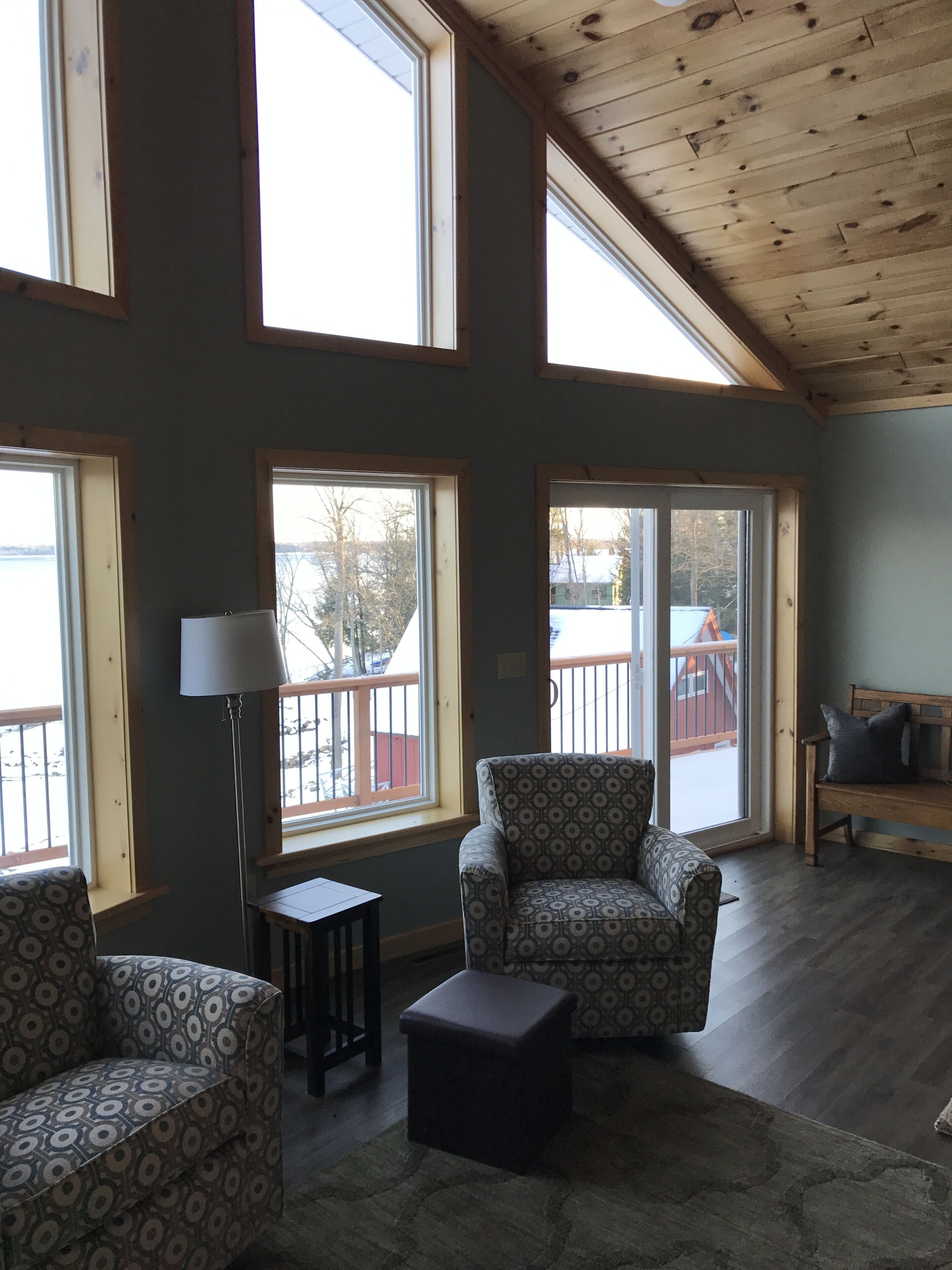 Peaceful Sunrise ~ Scenic Lakefront Retreat