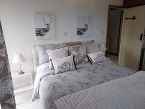 2 عدّة غرف نوم ومكواة/لوح كي وسرير سفر وواي فاي مجانًا