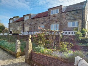 Exterior - Characterful cottage, wonderful sea & countryside views, pet friendly (Whitby)