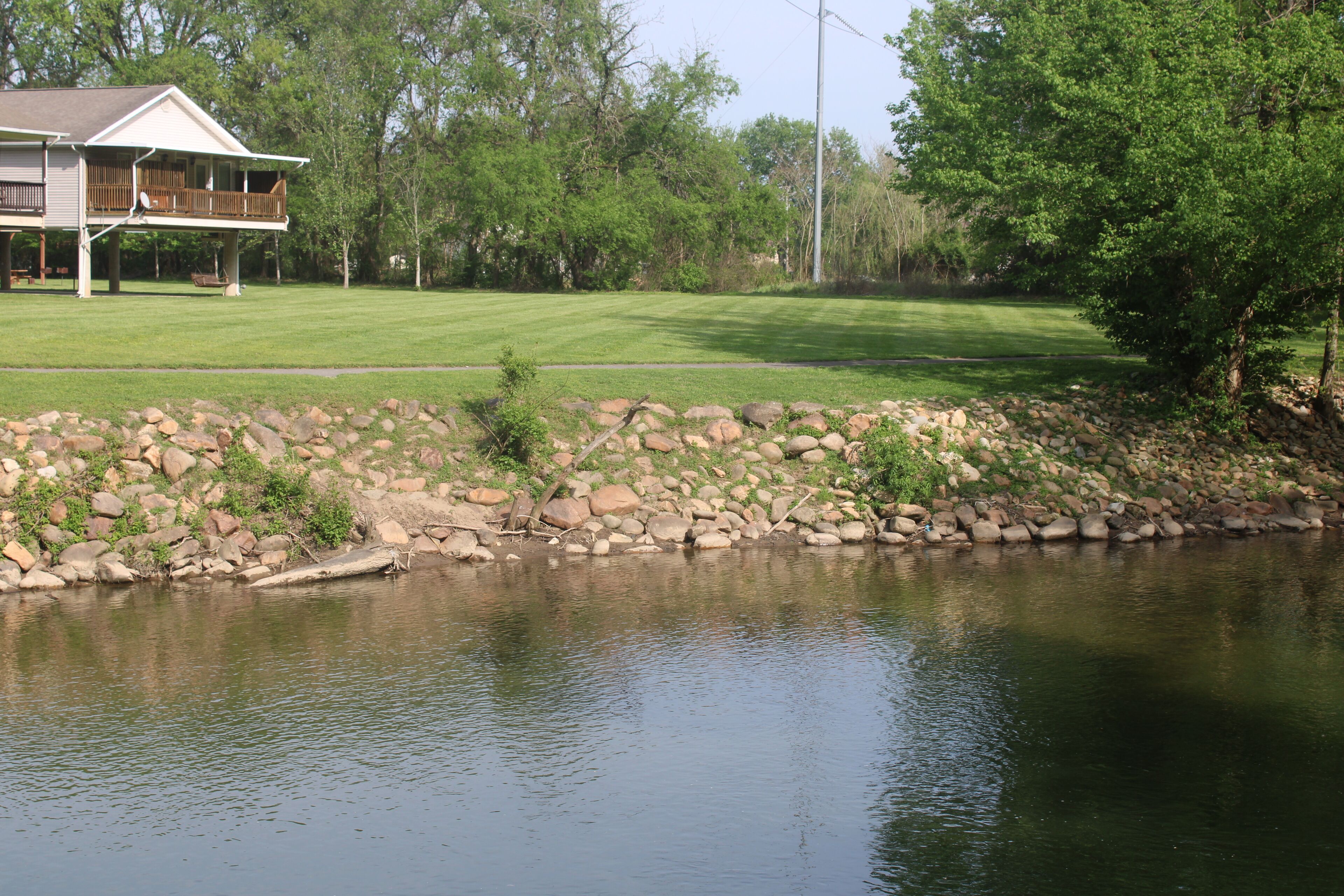 1 Mile from Pigeon Forge-River Front/River Access-great place to enjoy fishing- Motor cycle Friendly