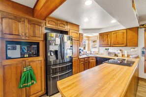 Køleskab, mikrobølgeovn, ovn, kogeplade