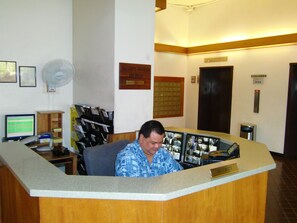 Lobby - A Travelers Treasure- Remodeld,  Spacious, Clean & Comfortable... (Honolulu)
