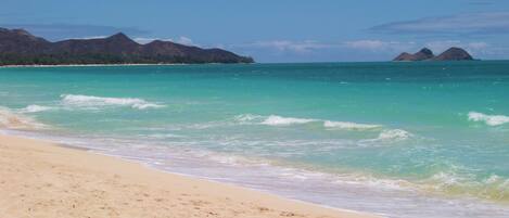Beach nearby, sun-loungers, beach towels