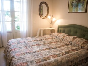 2 bedrooms, desk, iron/ironing board, free WiFi