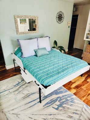 2 bedrooms, iron/ironing board, travel cot, WiFi
