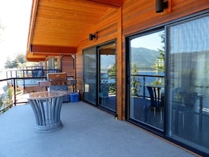 Cottage covered deck with BBQ facilities