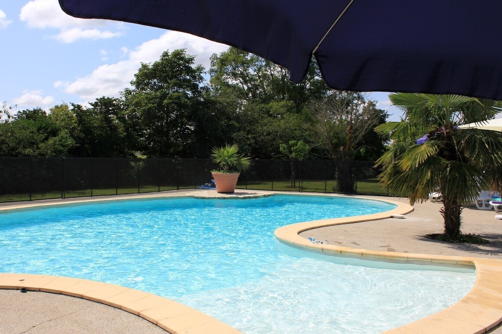 En Rouger, Le Coquelicot gîte (2 bedrooms, air conditioned, heated pool, sauna)