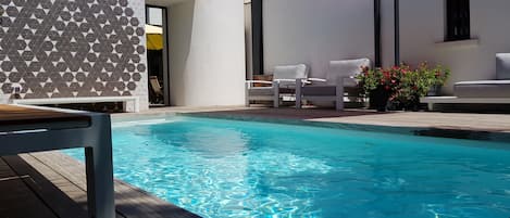 Piscina all'aperto, una piscina riscaldata