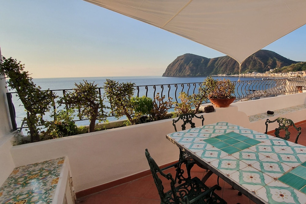 Aeolian Islands Lipari - Canneto - Calandra 6+2 Aeolian holiday homes