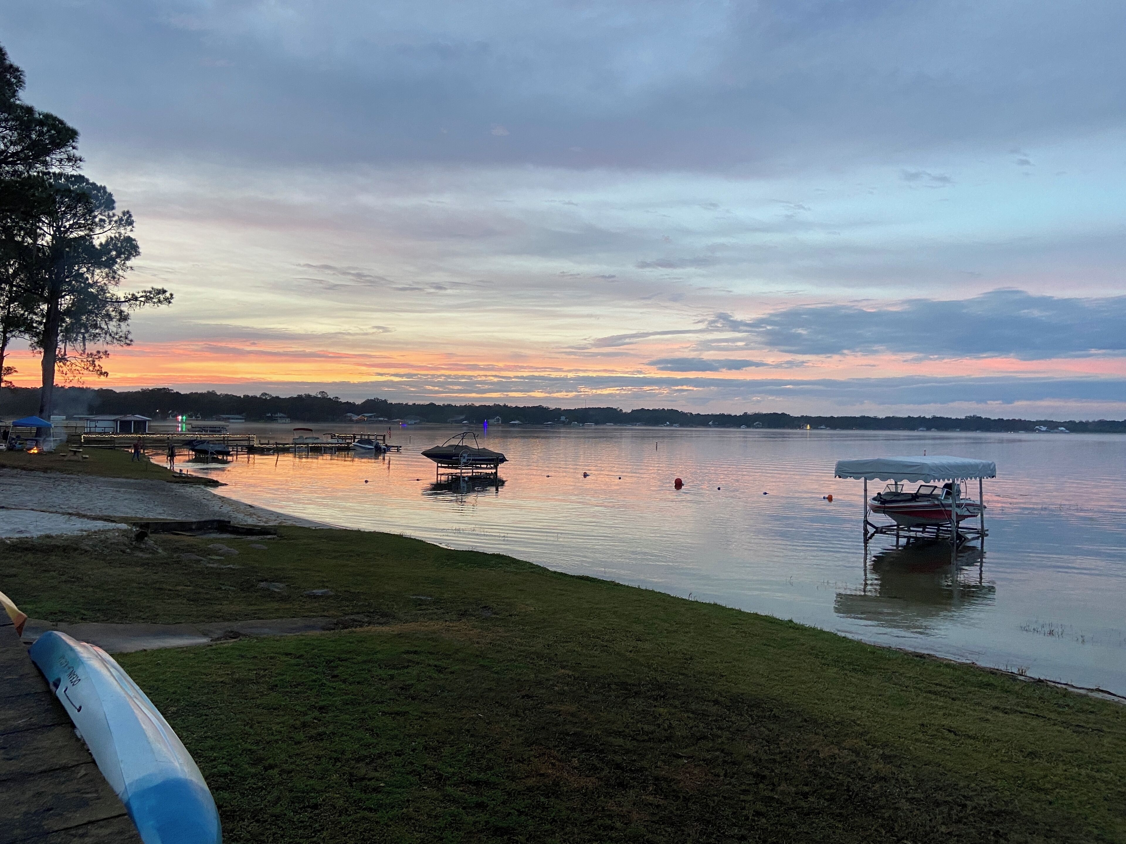 Newly Updated Townhome Close to Villages on Lake Weir